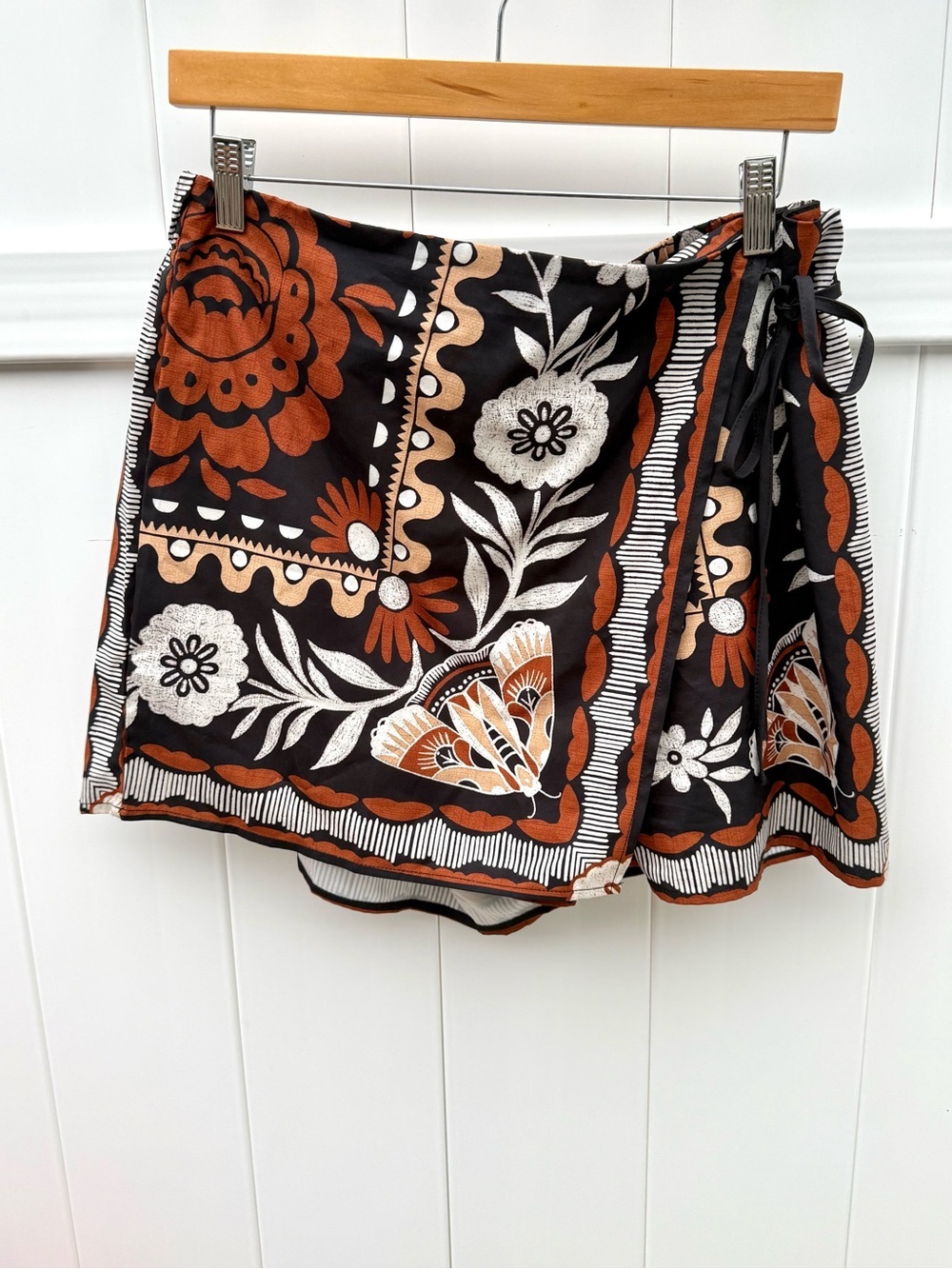 SHEIN Black Floral-Print Tie-Front High Waist Skort - Picture 4 of 6